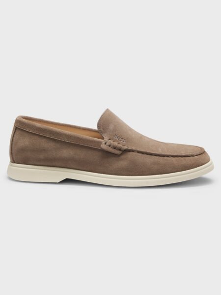 Mocassins BOSS en cuir suédé avec logo embossé beige